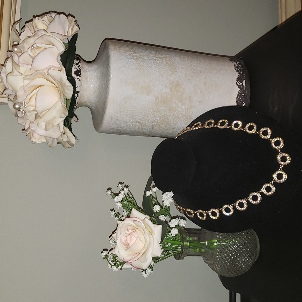 Ann Taylor goldtone and rhinestone necklace - Picture 2 of 3